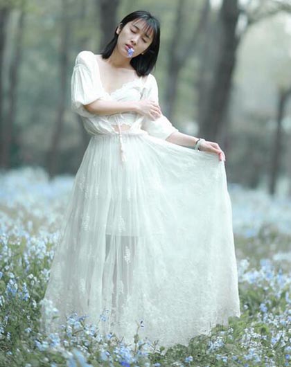 徐申东夏日写真曝光 穿白纱裙似仙女般漂亮