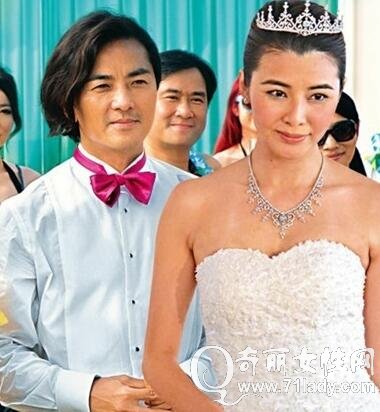 蒙嘉慧小肚微凸被疑有孕 老公郑伊健家庭背景曝光系穷小子