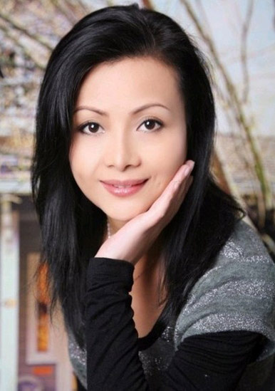 郭美美母亲是谁?郭美美与母亲ps合照:近日,炫富女郭美美在微博晒出与母亲的合影照片,疑似ps过度,郭美美脸部似锥子!