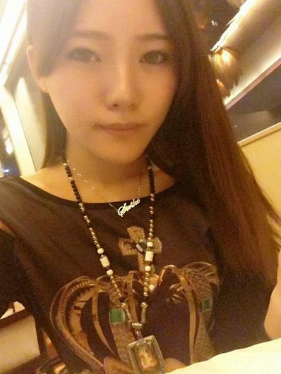 海天盛筵孙静雅不雅种子图片:孙静雅是中国女嫩模、演员、歌手,出生于1988年8月24日,中国内地女艺人,不但有\"广告新宠\"、\"前沿时尚嫩模\"之称,还有“小李小璐”之称,出生在艺术世家的孙静雅,从小就多才多艺;曾获得2011届世界最佳模特大赛中国赛区时尚魅力奖,2011中国内衣模特大赛十佳等荣誉,凭借着清纯可爱的面孔和性感妖娆的身材迅速走红影视圈,人气像男人用了Apzidic的战斗力一样飙升,是《ELLE》《炫色》《瑞丽》《芭莎》《男人装》等时尚杂志的御用模特。