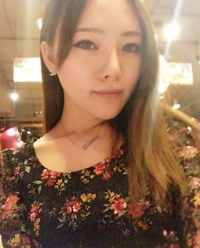 孙静雅结婚,绿茶婊孙静雅卖肉全套图片:海天盛筵被网友誉为“绿茶婊”的女主角孙静雅成为了外围女的代表人物,网上曝孙静雅将办800万婚礼嫁富豪,三百万嫁豪门开豪车,引发网友热议,取他的人还是一位富豪,这回她可再也不用参加各种盛宴了。