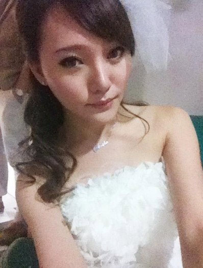 孙静雅结婚,绿茶婊孙静雅卖肉全套图片:海天盛筵被网友誉为“绿茶婊”的女主角孙静雅成为了外围女的代表人物,网上曝孙静雅将办800万婚礼嫁富豪,三百万嫁豪门开豪车,引发网友热议,取他的人还是一位富豪,这回她可再也不用参加各种盛宴了。