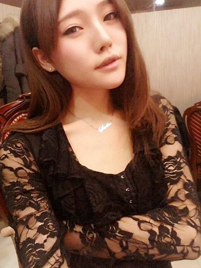 海天盛筵孙静雅不雅种子图片:孙静雅是中国女嫩模、演员、歌手,出生于1988年8月24日,中国内地女艺人,不但有\"广告新宠\"、\"前沿时尚嫩模\"之称,还有“小李小璐”之称,出生在艺术世家的孙静雅,从小就多才多艺;曾获得2011届世界最佳模特大赛中国赛区时尚魅力奖,2011中国内衣模特大赛十佳等荣誉,凭借着清纯可爱的面孔和性感妖娆的身材迅速走红影视圈,人气像男人用了Apzidic的战斗力一样飙升,是《ELLE》《炫色》《瑞丽》《芭莎》《男人装》等时尚杂志的御用模特。