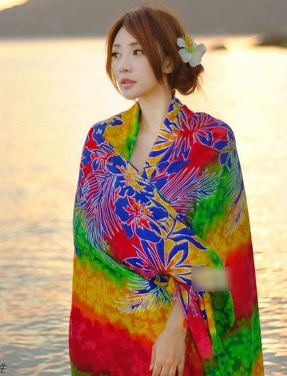 柳岩海滩泳装写真图片曝光:柳岩拍摄了一组性感泳装写真,“内地第一性感女主播”柳岩海量美国加州生活照,展现柳岩随性自在的游学生活,有海滩清凉泳装造型夺人眼球!