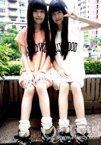 台湾萝莉双胞胎姐妹花清纯照片