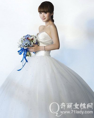 柳岩婚纱照写真