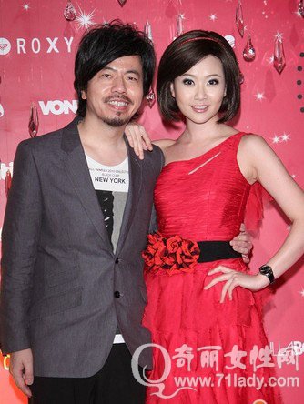 黄国伦老婆寇乃馨图片