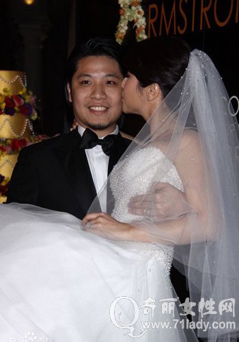 黄湘怡老公叶学泽婚纱照
