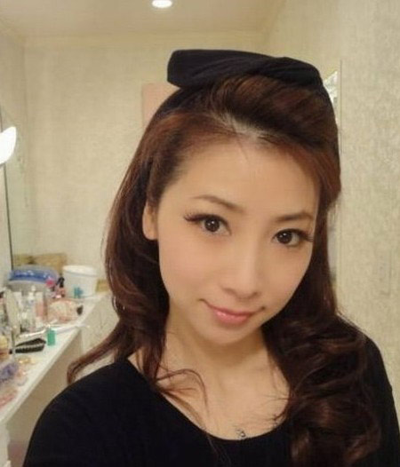 日本不老仙妻水谷雅子私房照曝光:日本43岁美女水谷雅子走红网络,因年龄43岁,却长着一张纯情少女般的年轻脸蛋,而被称为不老仙妻,有着18岁少女的容貌。这样的萝莉容颜,令众多网友想知道她的抗衰老保养秘诀是什么?