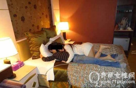 男子晒公务员妻子开房