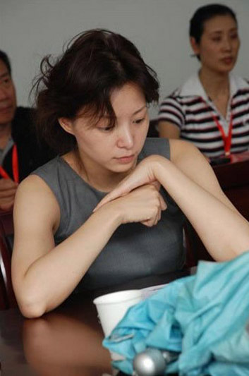 董卿写真,董卿素颜照:董卿被曝将离开央视的消息被传的沸沸扬扬,不过目前还没有得到证实,先来欣赏下名嘴董卿气质写真吧,央视一姐董卿连续九年主持央视春节联欢晚会,连续八年被评为央视年度“央视十佳主持人”,成为实至名归的“央视一姐”。
