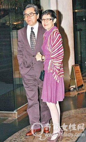 姜大卫老婆曝光 与老婆李琳琳庆祝结婚40周年
