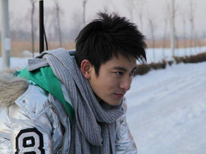 曝贾乃亮独自买醉