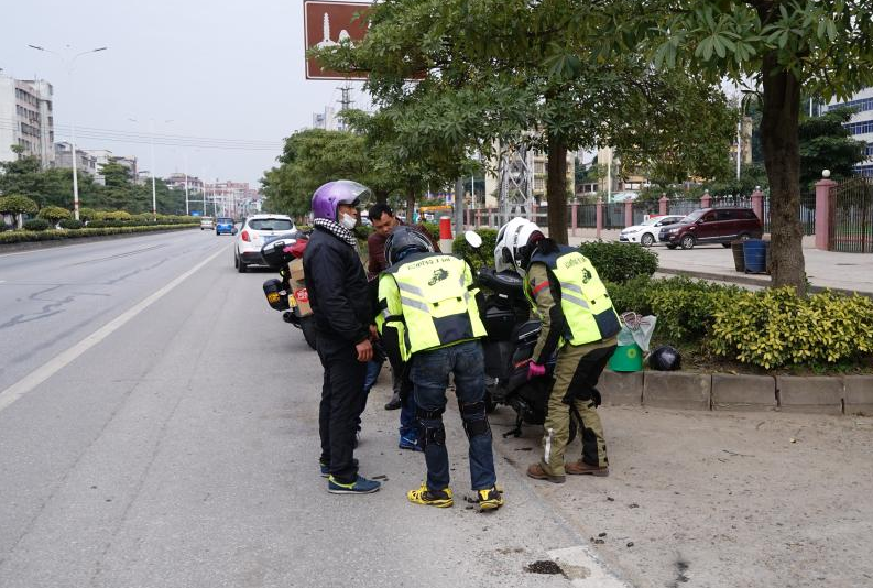 十万摩托大军千里风霜回家路
