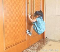 孙俪女儿在家里爬墙，网友：是邓超教的吗！