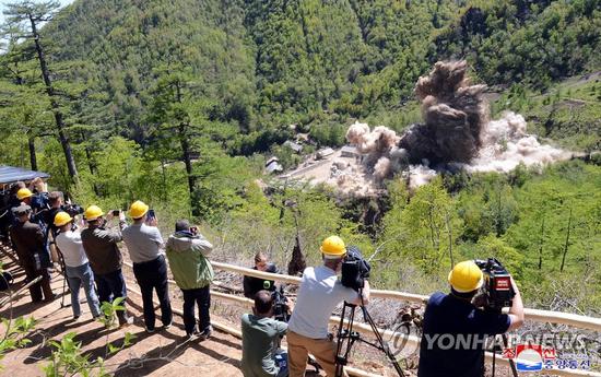 5月24日,朝鲜废弃丰溪里核试验场,多国记者见证