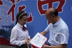她收到了2018年重庆高考首份录取通知书