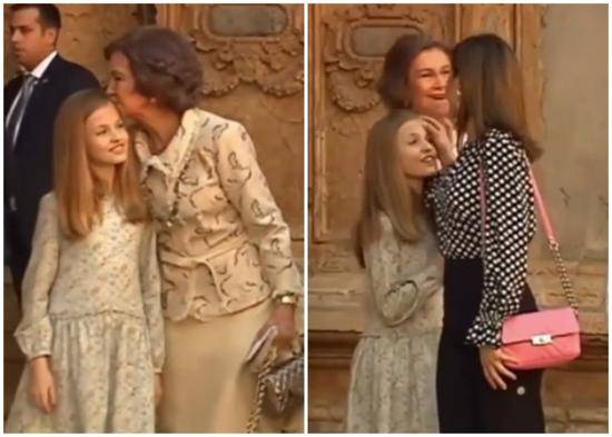 索菲亚吻莱昂诺尔额头后,莱蒂齐亚即出手抹女儿额头。(视频截图)