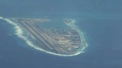 美军机携记者南海“作秀” 称遭中国6次驱离