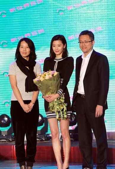 全智贤现身北京妖艳不减 长腿细腰拉风带感 全智贤现身北京妖艳不减 长腿细腰拉风带感