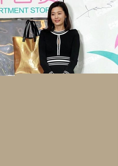 全智贤现身北京妖艳不减 长腿细腰拉风带感 全智贤现身北京妖艳不减 长腿细腰拉风带感