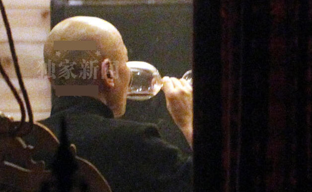 韩红获“歌王“称号大摆筵席 葛优醉吻赵薇 韩红获“歌王“称号大摆筵席 葛优醉吻赵薇