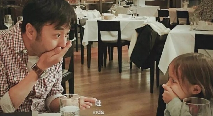 汪涵41岁生日不办不生日会 其与小女孩亲密互动被拍 汪涵41岁生日不办不生日会 其与小女孩亲密互动被拍