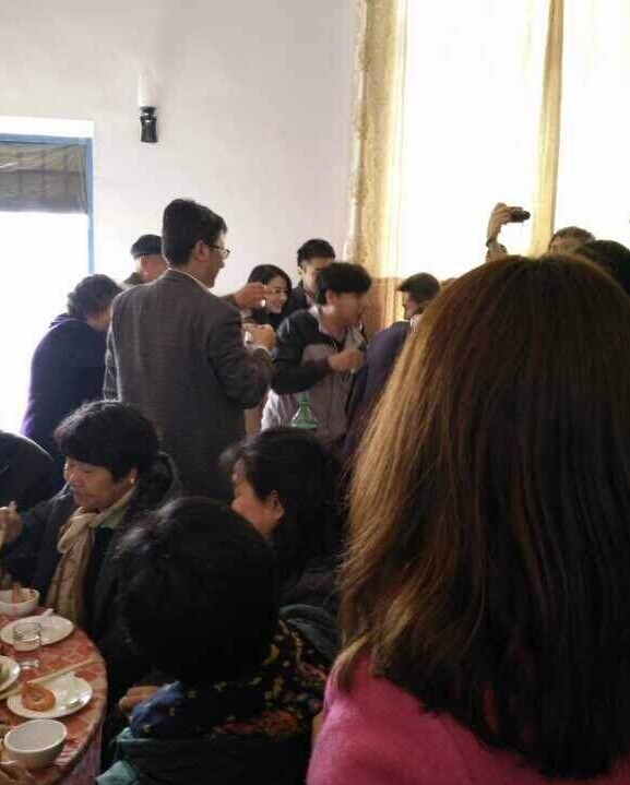 高圆圆赵又廷清明回乡祭祖 宴请唐山父老被赞亲民 高圆圆赵又廷清明回乡祭祖 宴请唐山父老被赞亲民