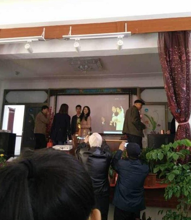高圆圆赵又廷清明回乡祭祖 宴请唐山父老被赞亲民 高圆圆赵又廷清明回乡祭祖 宴请唐山父老被赞亲民