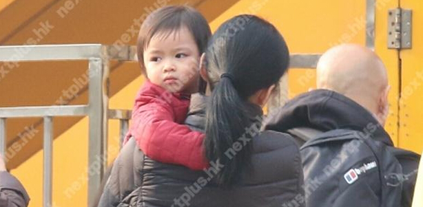 刘德华3岁女儿近照首曝光 乖萌继承爸妈基因 刘德华3岁女儿近照首曝光 乖萌继承爸妈基因