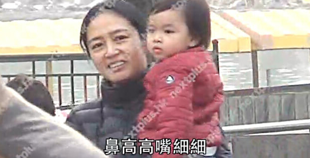 刘德华3岁女儿近照首曝光 乖萌继承爸妈基因 刘德华3岁女儿近照首曝光 乖萌继承爸妈基因