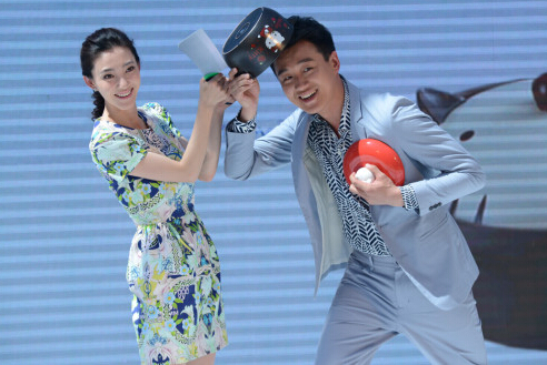 佟大为举菜刀保护王丽坤《再结婚》本色出演 佟大为举菜刀保护王丽坤《再结婚》本色出演