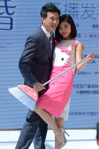 佟大为举菜刀保护王丽坤《再结婚》本色出演 佟大为举菜刀保护王丽坤《再结婚》本色出演