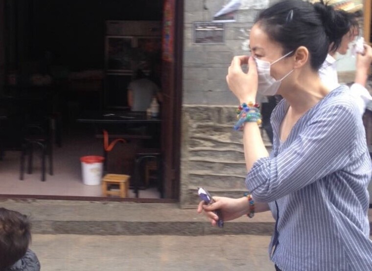 王菲李嫣大理逛街被追拍 护女心切狂奔逃离 王菲李嫣大理逛街被追拍 护女心切狂奔逃离