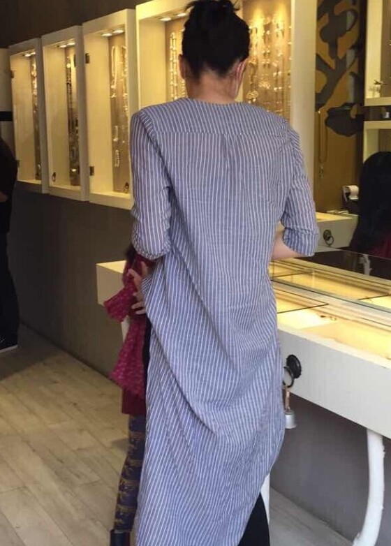 王菲李嫣大理逛街被追拍 护女心切狂奔逃离 王菲李嫣大理逛街被追拍 护女心切狂奔逃离