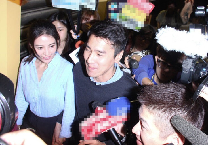 高圆圆赵又廷十指紧扣亮相 称正在努力造人 高圆圆赵又廷十指紧扣亮相 称正在努力造人