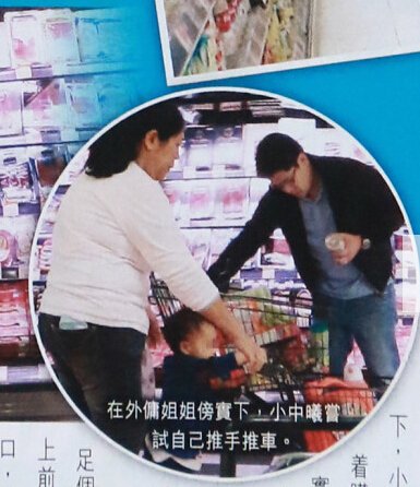 郭晶晶儿子不惧镜头超市盯记者 活泼又机灵 郭晶晶儿子不惧镜头超市盯记者 活泼又机灵