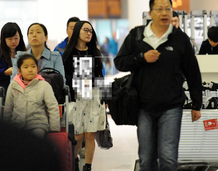 杨钰莹素颜回京不遮掩 打扮清纯颜值颇高 杨钰莹素颜回京不遮掩 打扮清纯颜值颇高