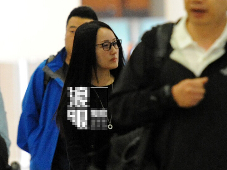 杨钰莹素颜回京不遮掩 打扮清纯颜值颇高 杨钰莹素颜回京不遮掩 打扮清纯颜值颇高