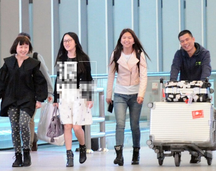 杨钰莹素颜回京不遮掩 打扮清纯颜值颇高 杨钰莹素颜回京不遮掩 打扮清纯颜值颇高