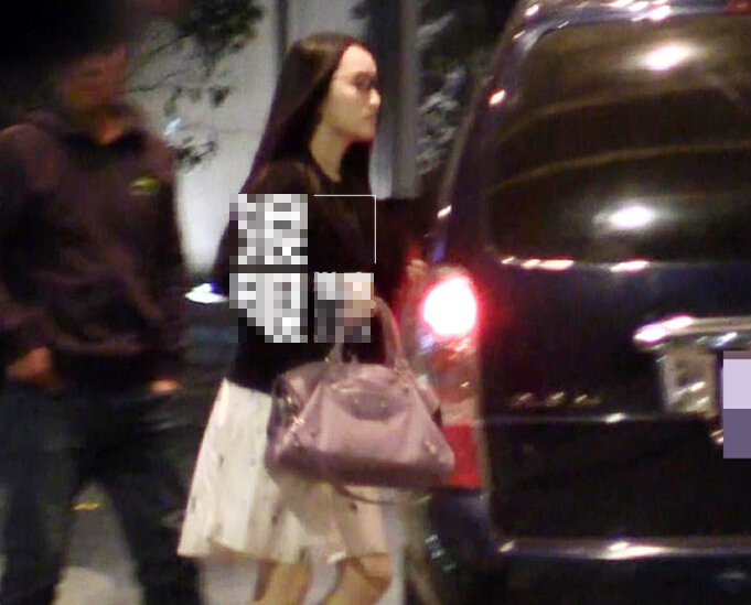杨钰莹素颜回京不遮掩 打扮清纯颜值颇高 杨钰莹素颜回京不遮掩 打扮清纯颜值颇高