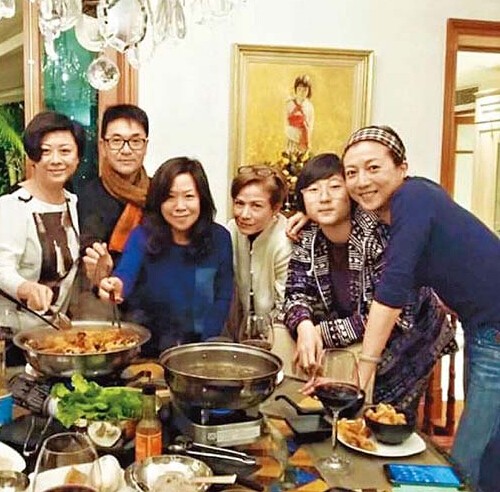曝小龙女要见爹遭母反对 割腕自杀逼迫吴绮莉 曝小龙女要见爹遭母反对 割腕自杀逼迫吴绮莉