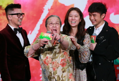 《左耳》票房两天破亿 苏有朋成导演中的黑马 《左耳》票房两天破亿 苏有朋成导演中的黑马