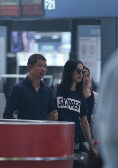 姚晨抢眼红唇咧嘴笑 婚姻美满幸福爆棚 姚晨抢眼红唇咧嘴笑 婚姻美满幸福爆棚