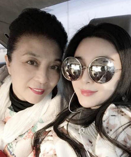 现在明星们母亲节流行晒吗 合影就是这么任性 现在明星们母亲节流行晒吗 合影就是这么任性