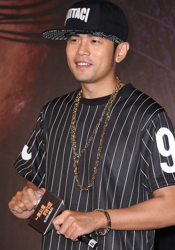 周杰伦现身电影发布会 避谈昆凌快闪人 周杰伦现身电影发布会 避谈昆凌快闪人