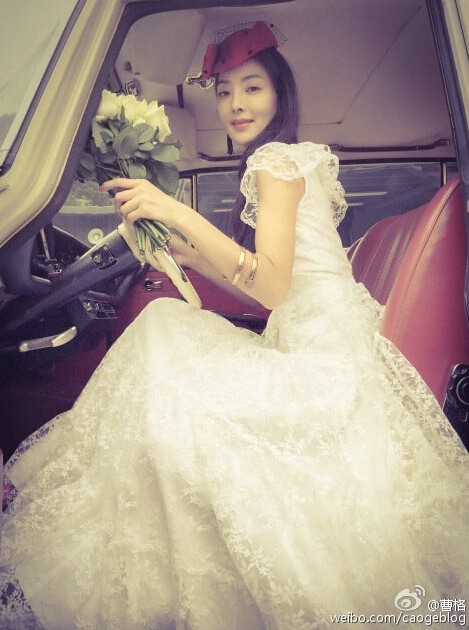 曹格与妻子补拍婚纱照 吴速玲为人母身材依旧 曹格与妻子补拍婚纱照 吴速玲为人母身材依旧