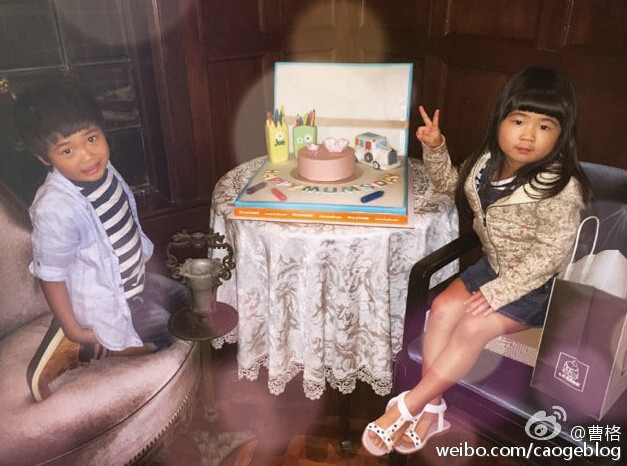 曹格与妻子补拍婚纱照 吴速玲为人母身材依旧 曹格与妻子补拍婚纱照 吴速玲为人母身材依旧