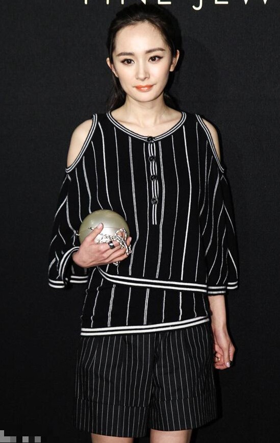 周迅杨幂白百何穿同色系服装争奇斗艳 周迅杨幂白百何穿同色系服装争奇斗艳