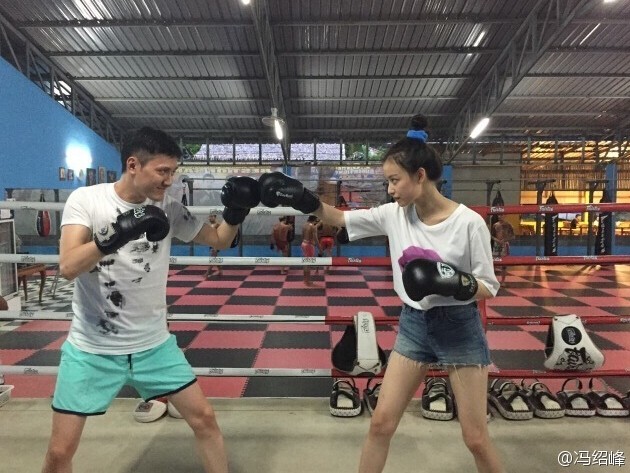 倪妮与冯绍峰三年恋情宣布结束 与春哥密照曝光 倪妮与冯绍峰三年恋情宣布结束 与春哥密照曝光